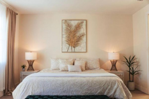 Tropical Paradise 3.5 BD/3BA Villa 10-Min to Beach